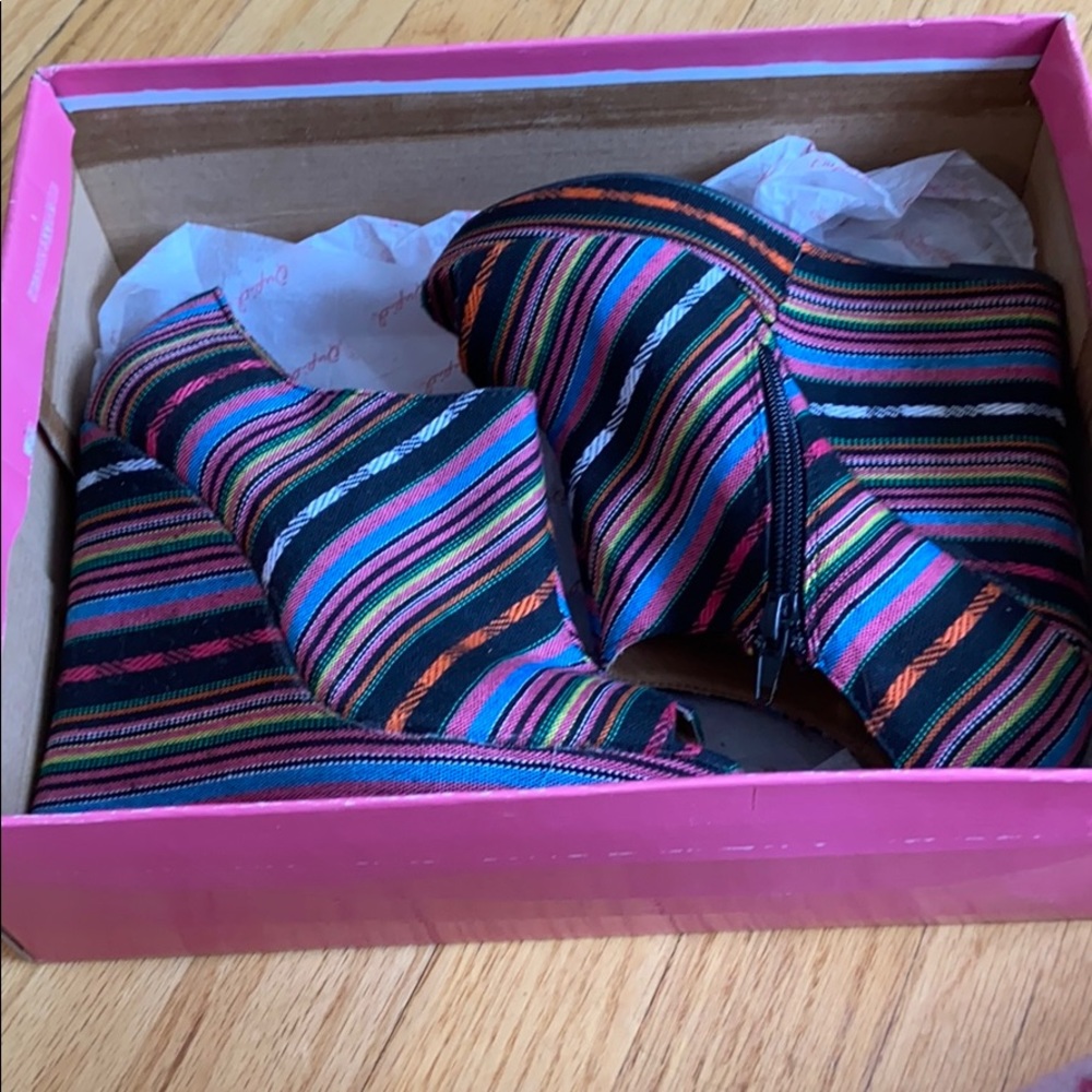 Black Multi-Colored Wedges